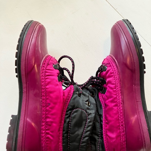 Pink winter boots. 7 Made in Canada - Picture 3 of 4